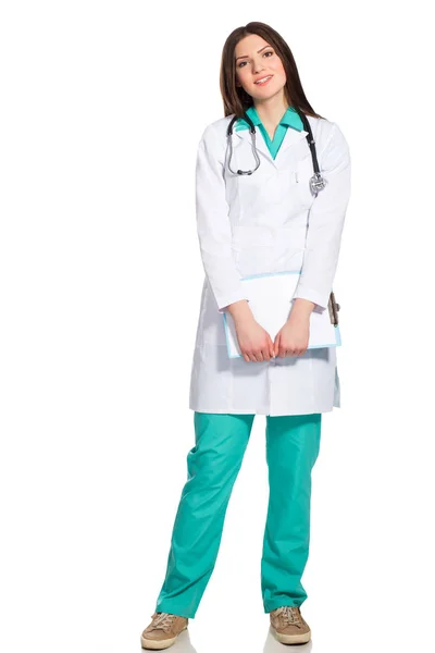 Lékařka v uniformě s schránky a stetoskop — Stock fotografie