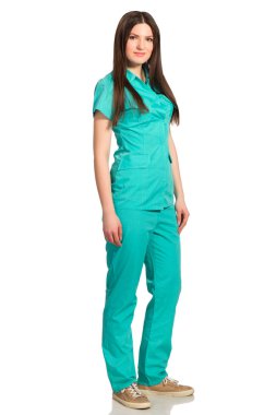 Tam vücut üniformalı hemşire ya da genç doktor portresi