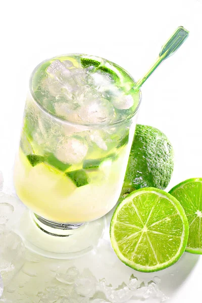 Brazilian delicious cachaça caipirinha drink — Stock Photo, Image