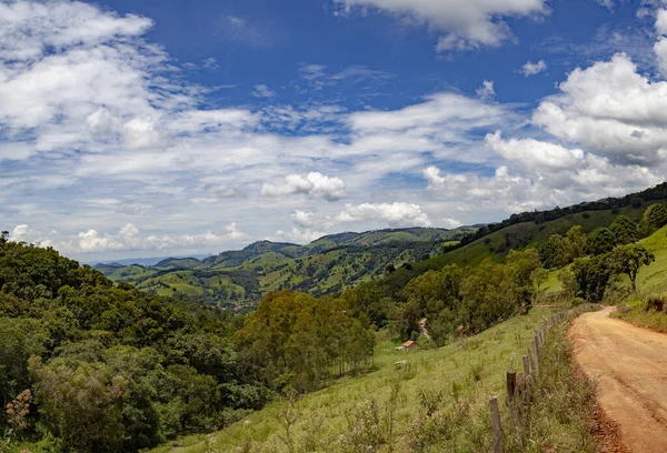 Panoramic forest landscapes at Gonçalves, Minas Gerais — Stock Photo, Image