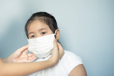 Covid-19 virüsünü ve PM2.5 hava kirliliğini korumak için kız koruma maskesi