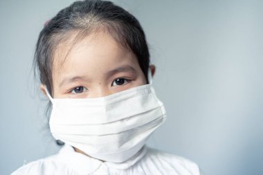 Covid-19 virüsünü ve PM2.5 hava kirliliğini korumak için kız koruma maskesi