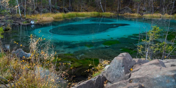 Jezero Modrých Gejzírů Horách — Stock fotografie