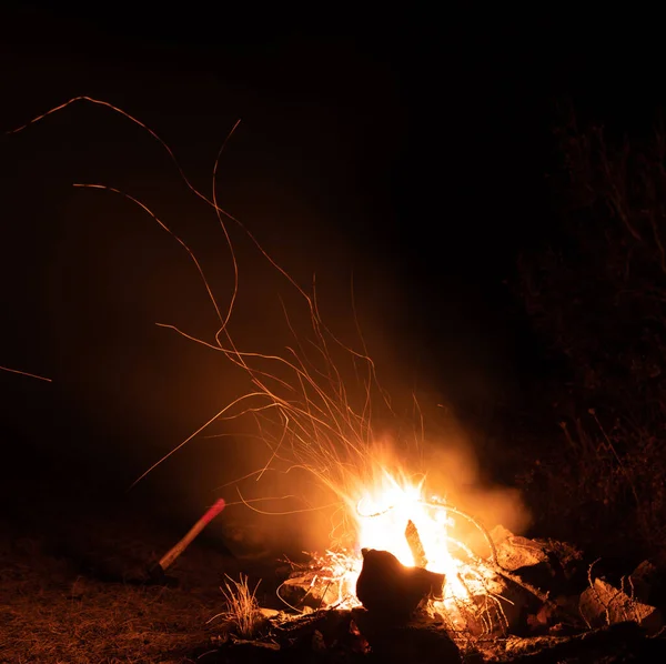 Brûlant Feu Joie Nocturne Dans Les Montagnes — Photo