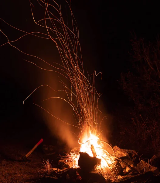 Brûlant Feu Joie Nocturne Dans Les Montagnes — Photo