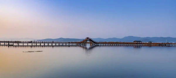 Bir sabah göle gittim, güneşin doğuşunu görmek istedim..