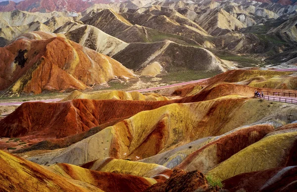 Gansu, Çin 'de birçok renkli dağ vardır. Buna Dan Xia toprak formu denir..