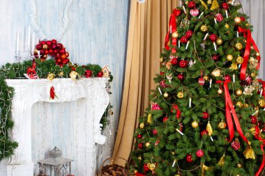 Şömine, Noel tatili ve Yılbaşı ile Noel ağacı.