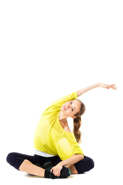 Joven mujer sonriente haciendo ejercicios de estiramiento . —  Fotos de Stock