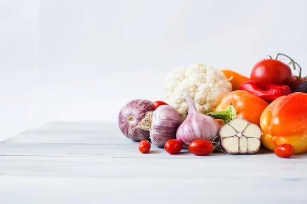 Grönsaker på bordet närbild. — Stockfoto