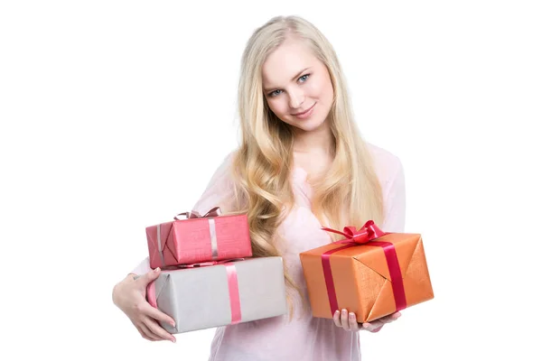 Mujer Rubia Con Regalos Las Manos Aisladas Blanco — Foto de Stock