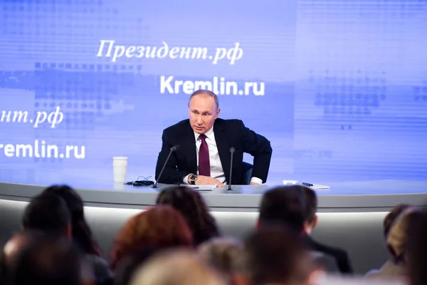 MOSCOW, RUSSIA - DEC 23: Presiden Federasi Rusia Vladimir Vladimirovich Putin sebuah konferensi pers tahunan di Pusat perdagangan internasional di Moskwa pada 23 Desember 2016, Rusia — Stok Foto