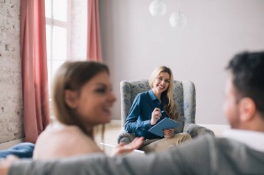 Psikolojik Danışma. Profesyonel bir kadındır.