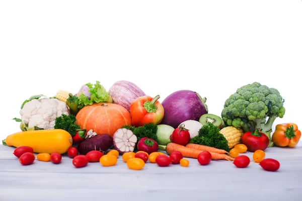 Fresh vegetables on wooden table. Isolated. — Stock Photo, Image