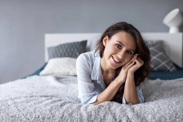 Woman Smile Face Close She Lying Bed Morning Beautiful Girl — Stock Photo, Image