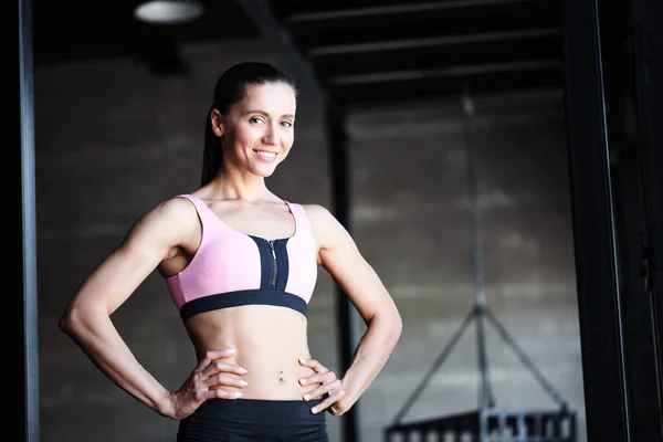 Primer Plano Mujer Atractiva Forma Gimnasio Chica Fitness —  Fotos de Stock