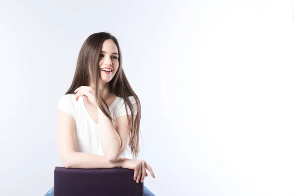 Retrato Mulher Posando Para Câmera Menina Bonita — Fotografia de Stock