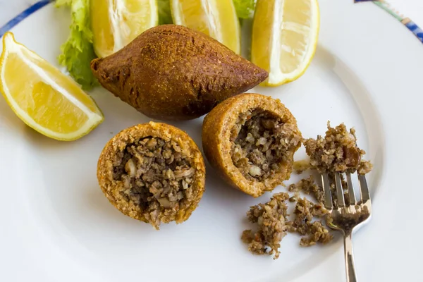 Quelques Boulettes Viande Farcie Icli Kofte Sur Table Iftar Ramadan — Photo