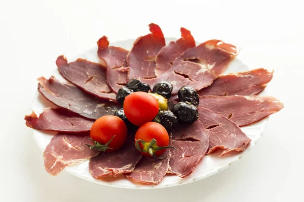 Traditional Turkish Sliced Dry Aged Meat Pastirma Bacon Designed Plate – stockfoto