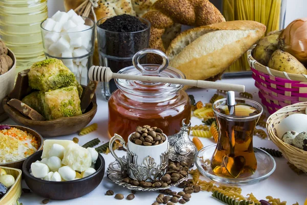 Concepto Compra Para Ramadán Miel Aceite Líquido Pan Pide Azúcar —  Fotos de Stock