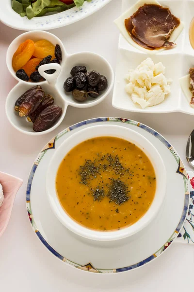 전통적 수프와 라마단 테이블 Ezogelin 이미지 — 스톡 사진