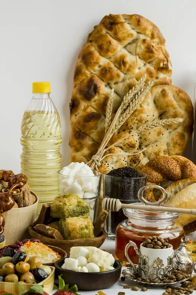 Handlekonsept Ramadan Honning Flytende Olje Brød Sukker Kaffebønner Grønnsaker Friske – stockfoto