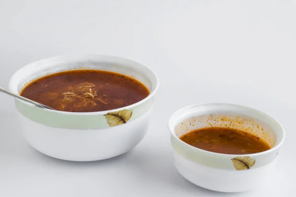 그릇에 맛있는 렌즈콩 수프를 클로즈업 — 스톡 사진