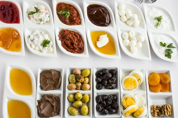 Крупный План Вкусного Праздничного Стола Рамадан Различными Блюдами — стоковое фото