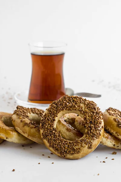 Detailní Záběr Lahodných Čerstvě Upečených Tureckých Bagelů Sezamovými Semínky — Stock fotografie