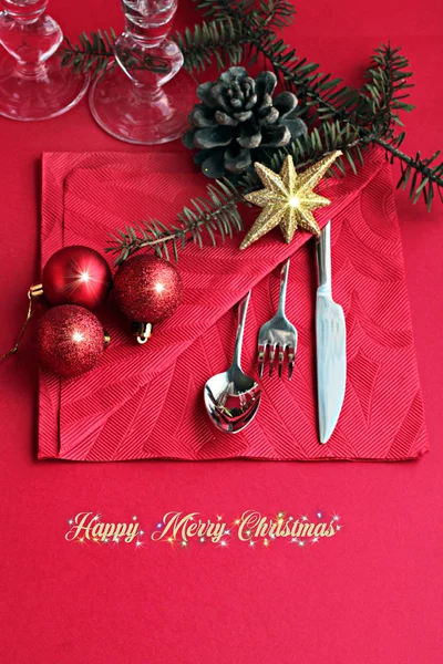 Primer Plano Hermosa Mesa Navidad Puesta Mesa Roja — Foto de Stock