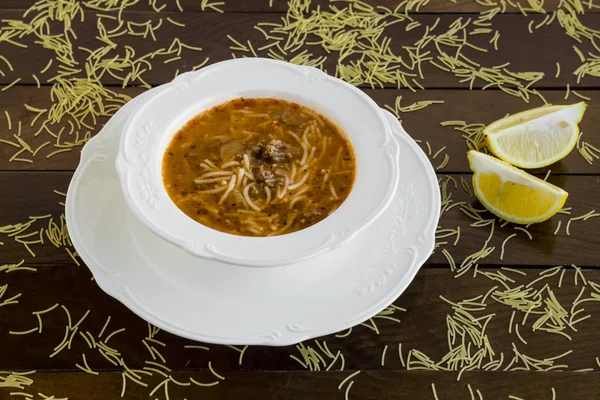 Nærbilde Deilig Tradisjonell Tyrkisk Linsesuppe Bolle Trebord – stockfoto