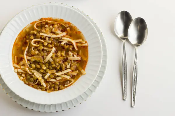 그릇에 렌즈콩 수프를 클로즈업 맛있는 — 스톡 사진