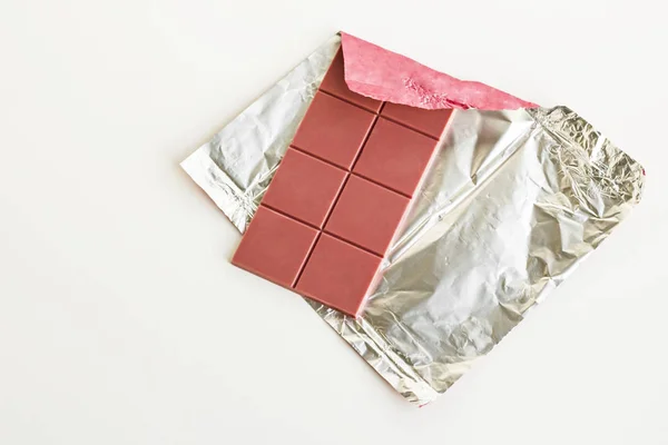 Тип Фуа Гра Шоколаде Рубин Алюминиевой Упаковке Белом Копировальным Пространством — стоковое фото