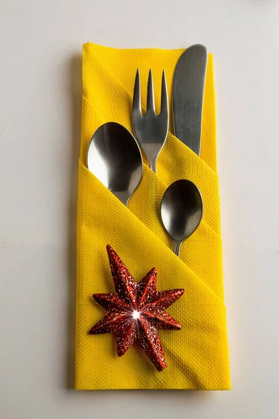 Close Shot Beautiful Christmas Table Setting Cutlery Covered Napkin — Stock Photo, Image