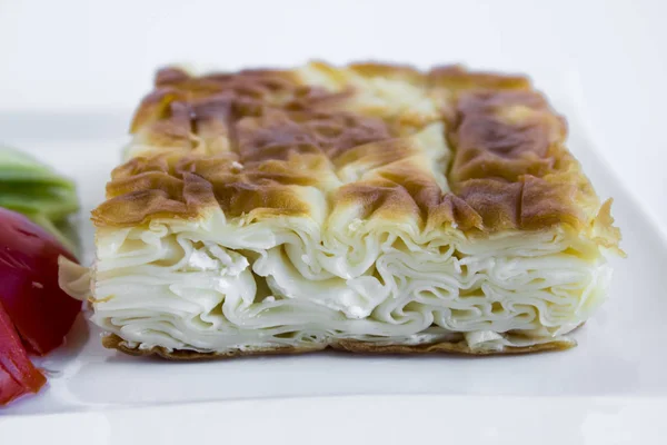 Tabağında Süzme Peynirle Taze Pişmiş Kek — Stok fotoğraf