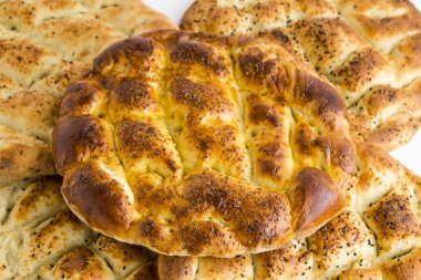 Yeni pişmiş pide ekmeğinin yakın plan çekimi.