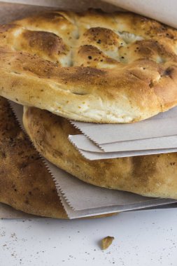 Kese kağıdında lezzetli Türk Ekmeği 'nin yakın plan çekimi.