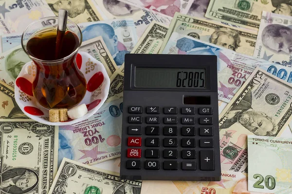 Nærbilder Dollarsedler Med Turkis Glass Med Kalkulator – stockfoto