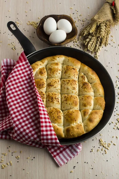 Close Shot Delicious Turkish Pide Bread Frying Pan — 스톡 사진