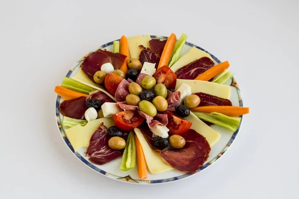 Ramadã Tradicional Prato Iftar Carne Vaca Seca Queijo Azeitonas Salami — Fotografia de Stock