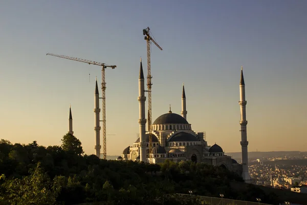 Stor Moske Bygget Asiatisk Side Istanbul Kveldstid Ramadan Konseptet – stockfoto