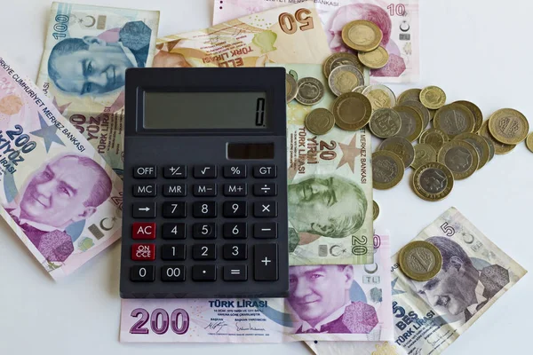 Turkis Kontanter Mynter Med Kalkulator Hvit Overflate – stockfoto
