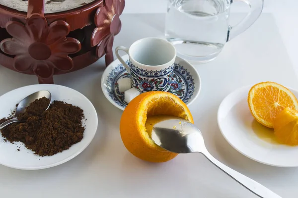 Close Shot Delicious Turkish Coffee Orange Preparation White Tabletop — Stock Photo, Image