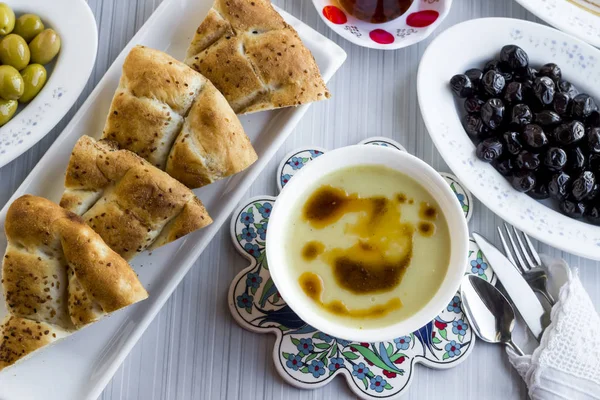 Traditional Ramadan Dinner Iftar Meal Soup Sliced Ramadan Bread Pide — 스톡 사진