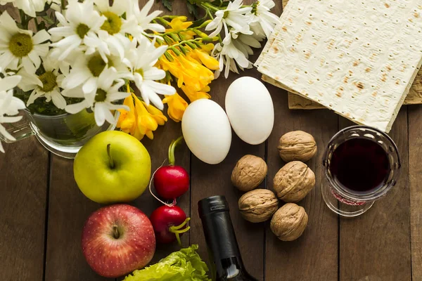 Close Shot Matzah Bread Eggs Red Wine Passover Feast — Stock Photo, Image