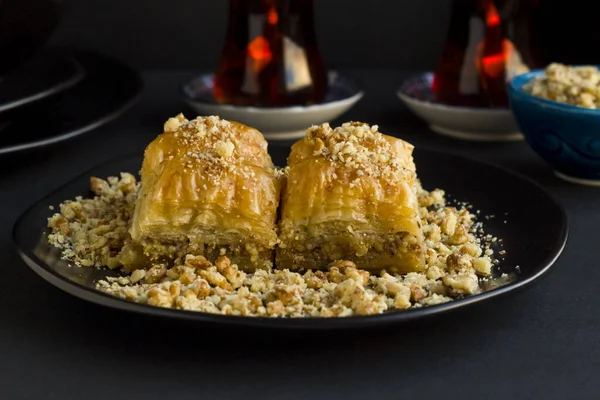 Nærbilde Med Deilig Tyrkisk Baklava Dessert Tallerkenen – stockfoto