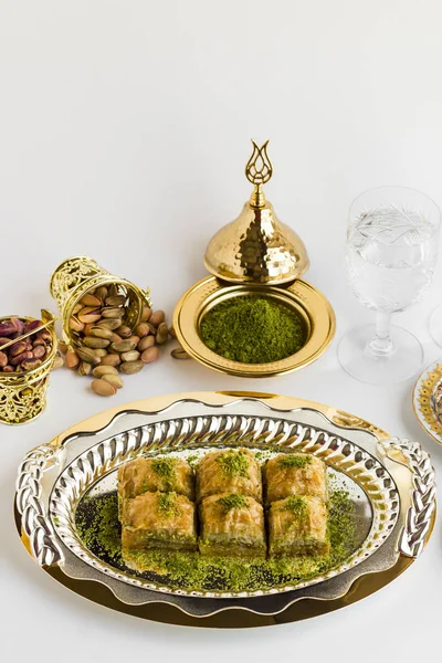 Traditional Turkish Pastry Dessert Baklava Shiny Metal Tray White Pistachio — kuvapankkivalokuva