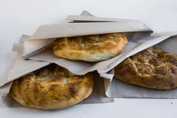 Primer Plano Delicioso Pide Ramadán Turco Pan Bolsas Papel —  Fotos de Stock