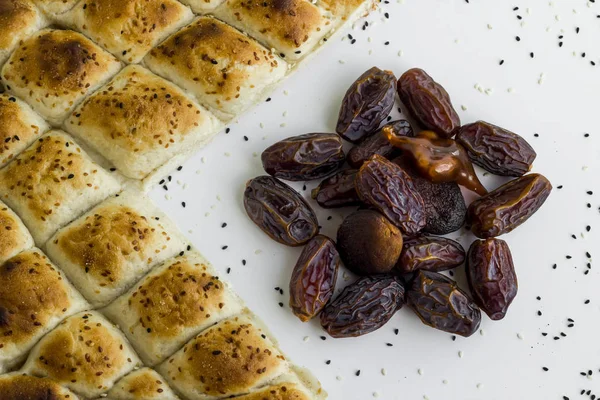 Close Shot Delicious Turkish Pide Bread Dried Date Fruits White — 스톡 사진