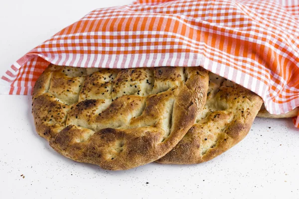 Brot Isoliert Auf Weißem Hintergrund — Stockfoto